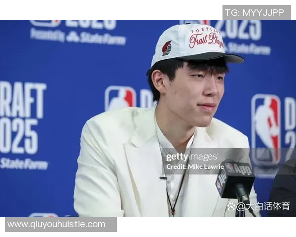 杨瀚森禁区内如壁垒般坚固原地起跳封盖对手上篮展现绝佳防守技巧