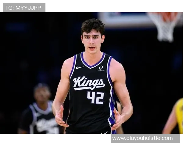 拉文第9次砍下40分以上并命中8记三分创历史新高仅次于水花兄弟与表演者