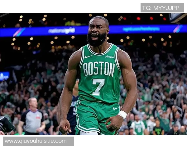 杰伦布朗首节表现起伏明显5投仅1中却抢下7篮板助攻2次失误3次